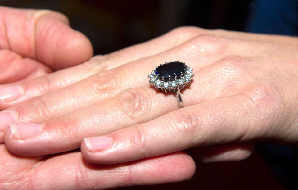 Joyas famosas El anillo de compromiso de Diana de Gales Lady Di