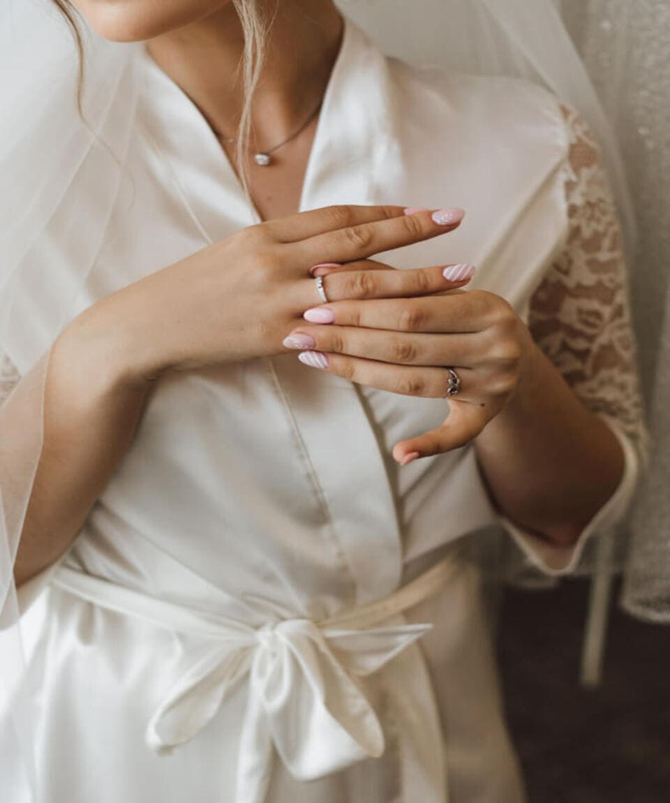 que accesorios usar en otoño invierno para una boda